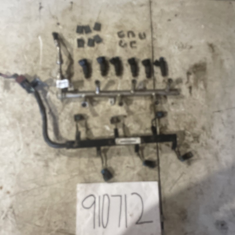 2003-2009 CADILLAC SRX CTS 3.6 FUEL INJECTOR RAIL 12584312 12572886 INJECTORS