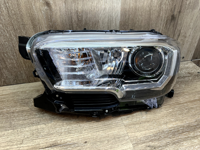2016-2019 Toyota Tacoma LH Headlight Lamp ASSY OEM
