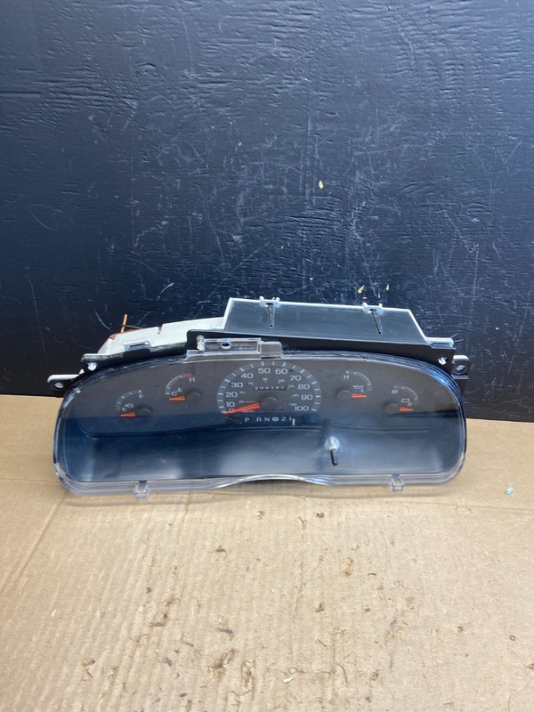 2001-2002 Ford Econoline E250 E350 Van Speedometer Instrument Cluster ab9819 DG