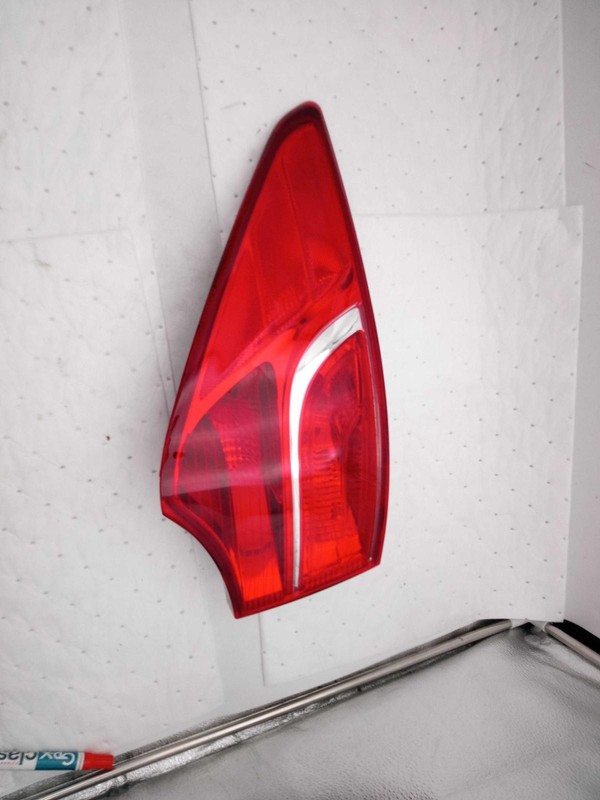 2015 Hyundai Santa Fe Left Tail Light Assembly Grey OEM 282469 111K Miles