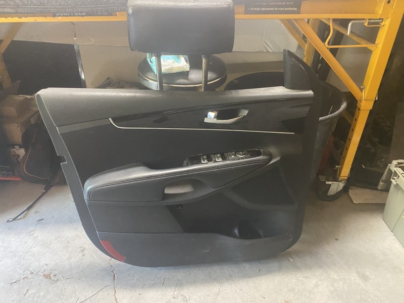 2017 KIA SORENTO LX LEFT FRONT DOOR PANEL OEM