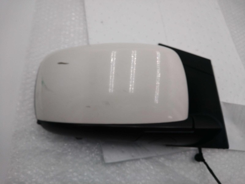 2009 Chrysler Town & Country Right Door Mirror White OEM 601808 Scuffed