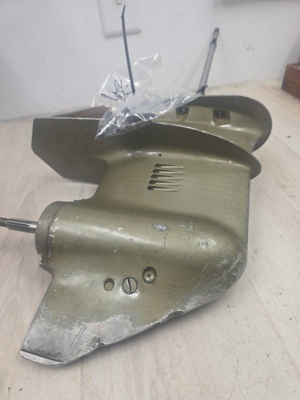 1975Johnson 9.9 HpSeahorse 10r75c Lower Unit READ DESCRIPTIONboat motor part