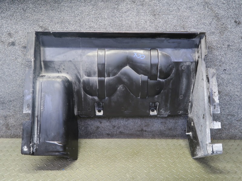 2004-2008 CADILLAC XLR 4.6L RADIATOR SUPPORT BAFFLE COVER AIR DUCT 10353263