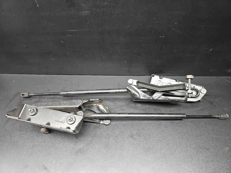 06-13 LEXUS IS350C IS250 SET OF 2 FRONT HOOD LEFT/RIGHT HINGE SUPPORT BLACK OEM