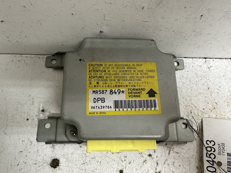 2004 Mitsubishi Diamante Occupant Module Computer ID: MR587849
