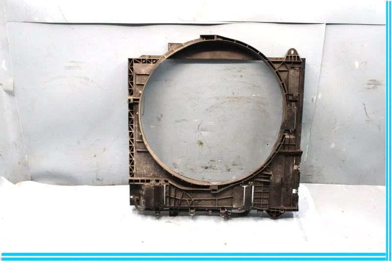 11-17 Infiniti QX56 QX80 Engine Radiator Cooling Fan Shroud 214761LA0A OEM