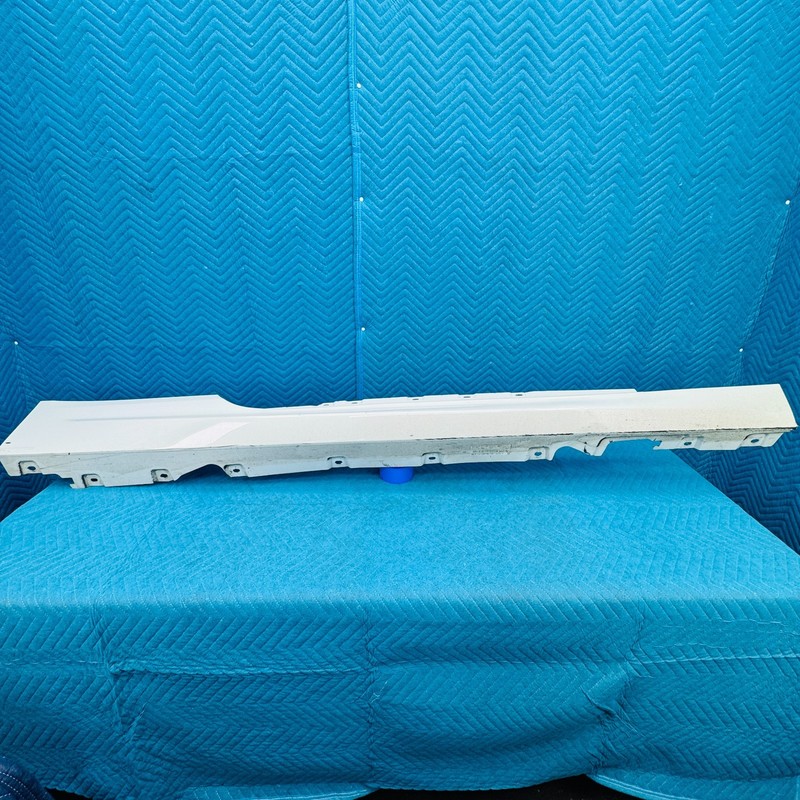 2012–2017 BMW 650i Right Side Skirt OEM 37439261 Alpinweiss 3