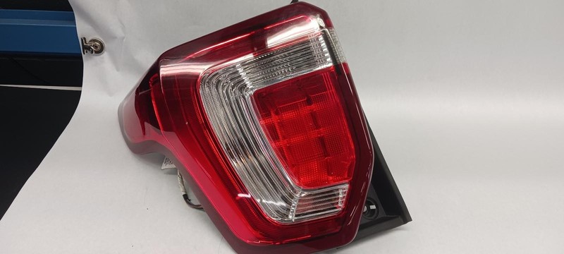 16-'19 FORD EXPLORER Left driver Taillight w/police flashing lamps OEM Grade A!
