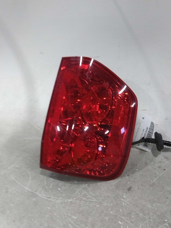 2003-2005 Honda Pilot Left Tail Light Assembly Silver 193467 Used 342k Miles
