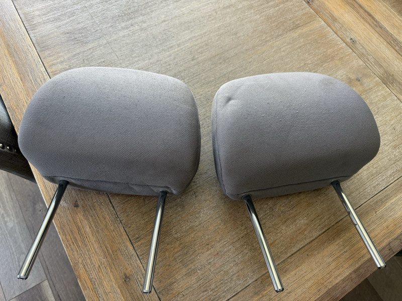 06-12 Toyota RAV4 Front Seat Headrests Head Rests Set Pair Left Right Gray Cloth