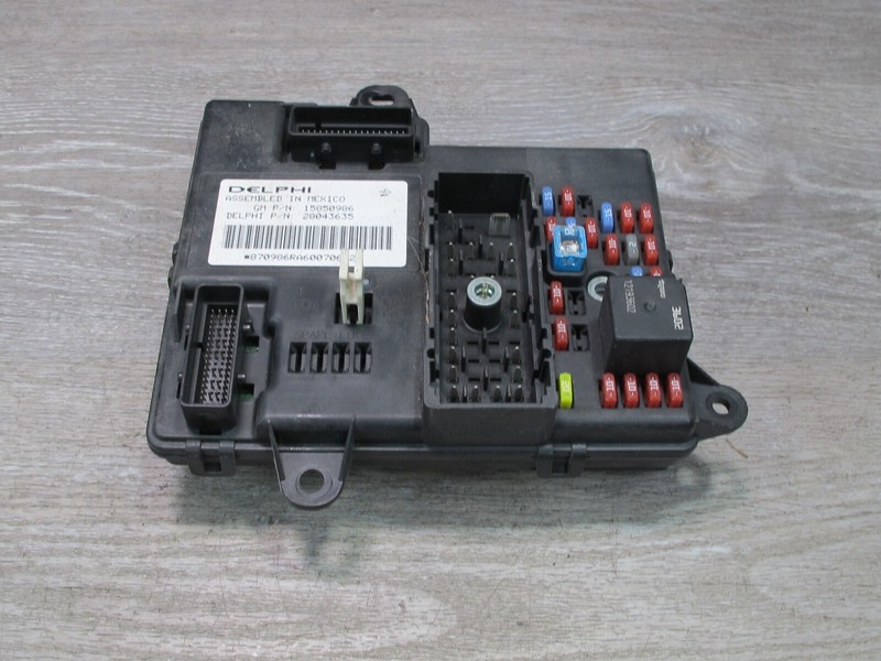 2006 CADILLAC XLR BCM BCU BODY CABIN CONTROL MODULE UNIT FUSE BOX 15850986