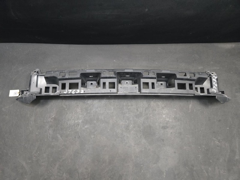 Rear Bumper Center Bracket 2018 Range Rover Velar LR138274 2019 - 2022