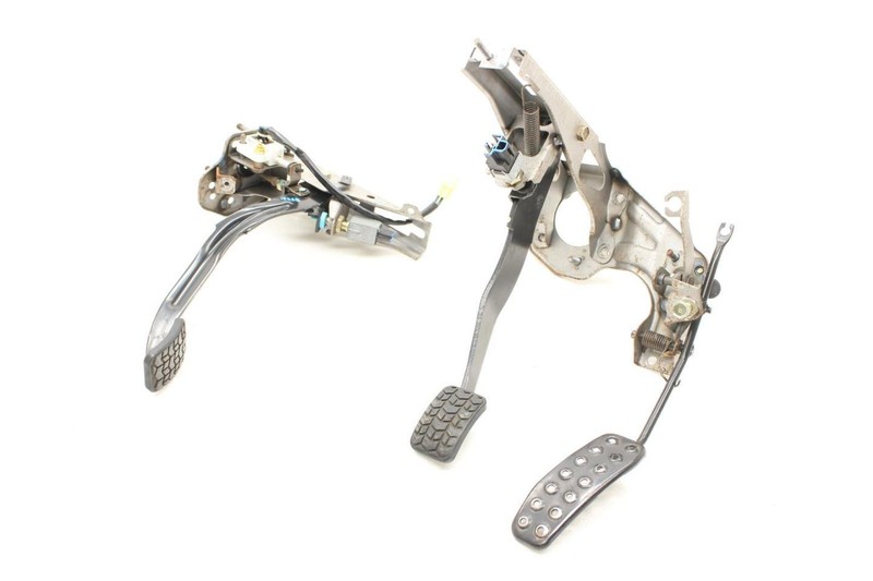 99-00 Mazda Mx-5 Miata Manual 5 Speed Brake and Clutch Pedal Assembly