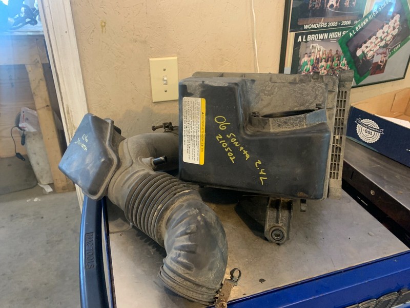 06-08 HYUNDAI SONATA OEM 2.4 AIR INTAKE CLEANER ASSEMBLY