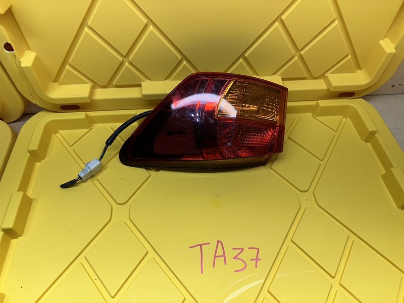 2006-2008 LEXUS IS250 Passenger Tail Light Quarter Panel Mounted Fits