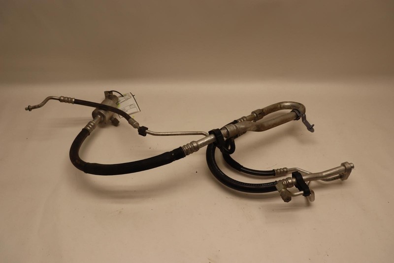 2017-2018 CHEVY SILVERADO 1500 L83 5.3L A/C AIR CONDITION SUCTION HOSE LINE OEM