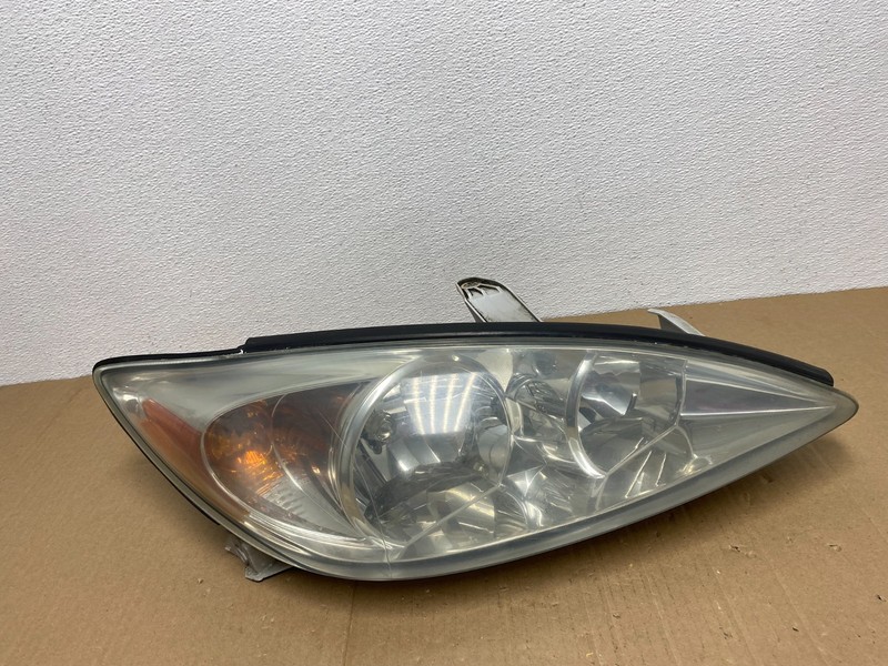 2002 to 2004 Toyota Camry Halogen Headlight Right Passenger Rh OEM AB8105 DW