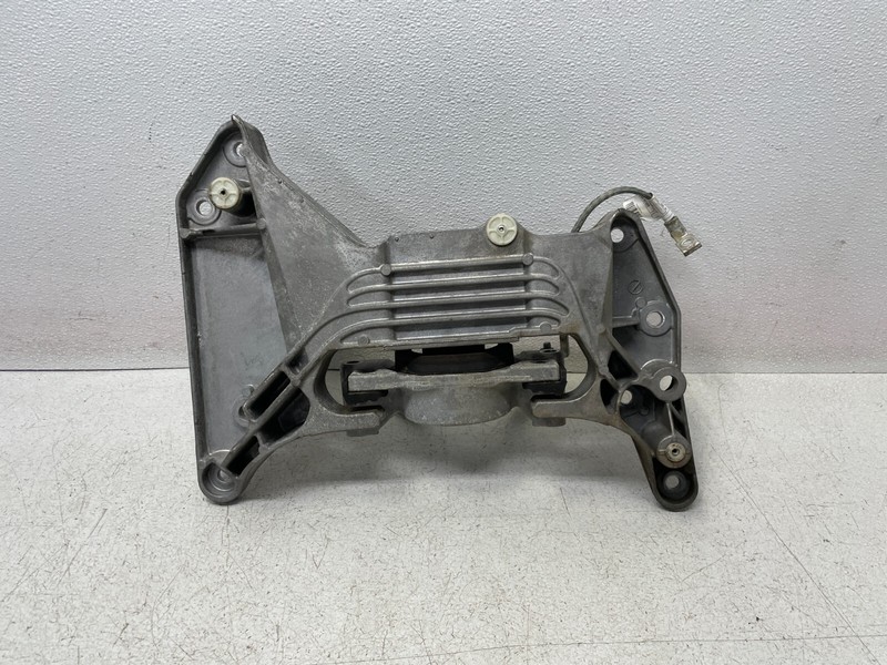 17 18 19 BMW G30 540i Transmission Gearbox Support Mount Bracket 1401 OEM