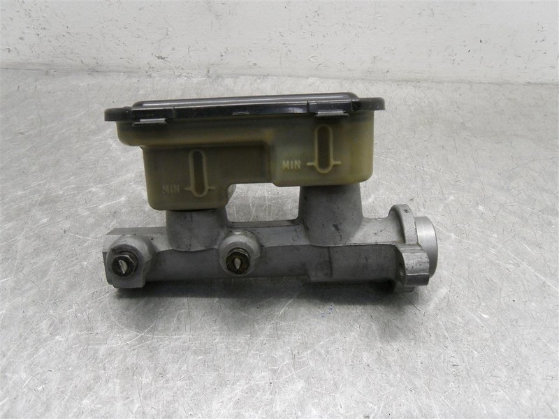 83 84 85 86 87 88 89 90 91 92 93 CHEVROLET BLAZER S10 BRAKE MASTER CYLINDER OEM