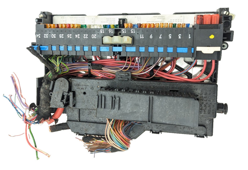 BMW 1999-2006 E46 Front Power Distribution Fuse Box Relay OEM 113K