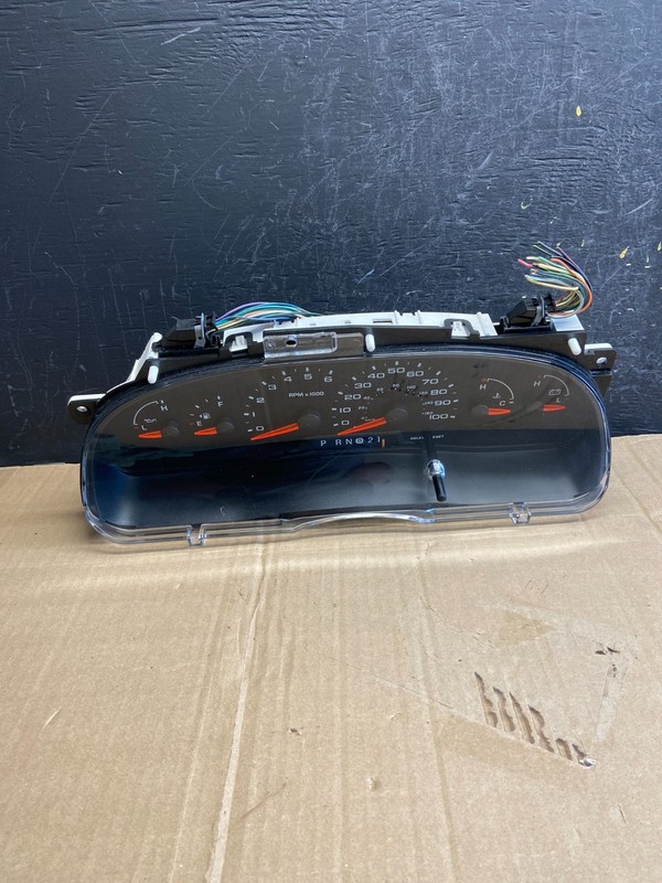 2006 Ford E350 Gauge Speedometer Cluster OEM ad7056 DG