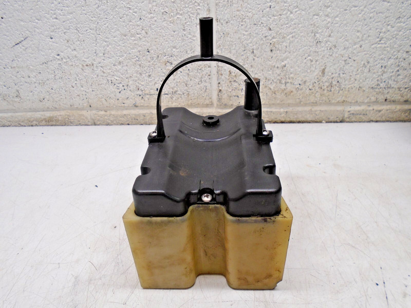 B2a BENNETT Trim Tab Pump Reservoir Tank V351