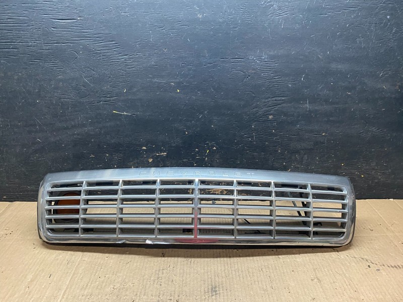 1993 to 1996 Chevrolet Caprice Front Upper Grill Grille OEM u6415 DG