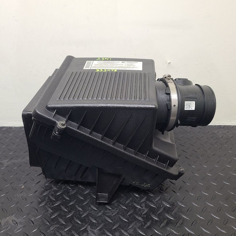 00-08 GMC Yukon 5.3L Air Cleaner Box OEM 25873812