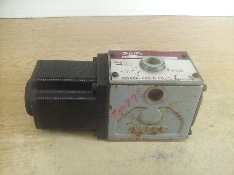 Toyooki Kogyo HD3-42SG-KCP-03B-DC-L Directional Control Valve