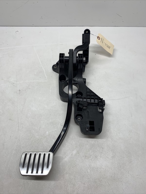 2021Tesla X Gas Pedal Brake Pedal Kit w/ Bracket Complete 1620691-00-c 4308 S1