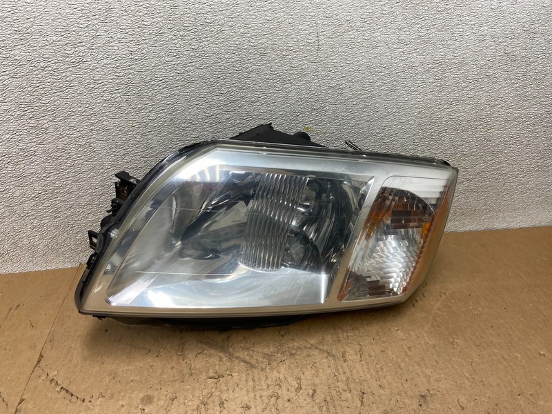 2004 - 2008 Mitsubishi Endeavor Headlight Left Driver Lh Side OEM Z9551 DW