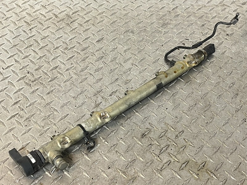 04-06 Mercedes Dodge T1N Sprinter 2.7L OM647 Diesel Fuel Injection Injector Rail