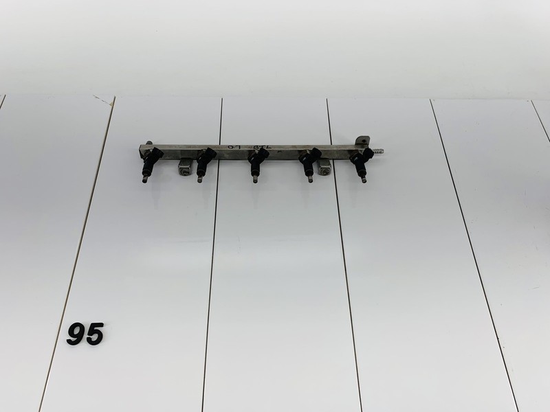 06-10 VOLKSWAGEN BEETLE 2.5L L5 GAS ENGINE FUEL INJECTOR RAIL TUBE OEM