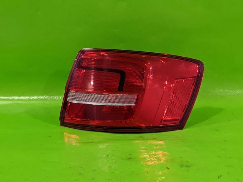 15 16 JETTA PASSENGER RIGHT QUARTER TAILLIGHT LAMP OEM 3987-48