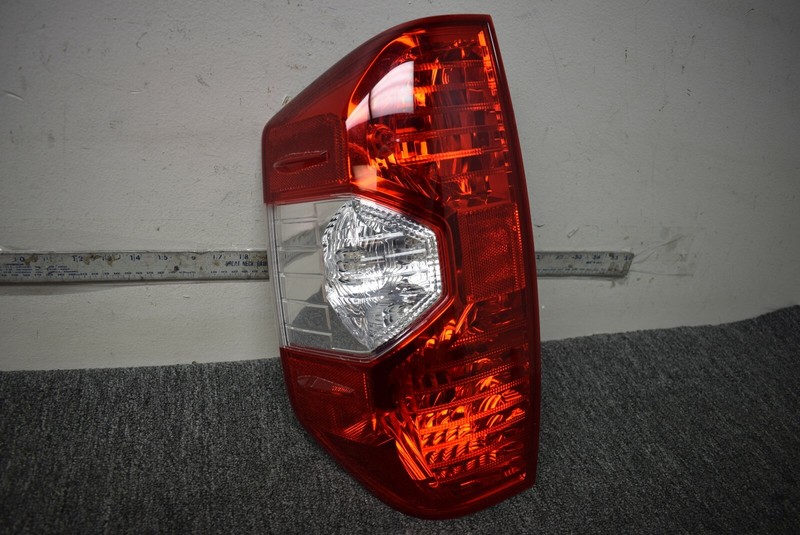 2014-2017 TOYOTA TUNDRA TAIL LIGHT FACTORY OEM