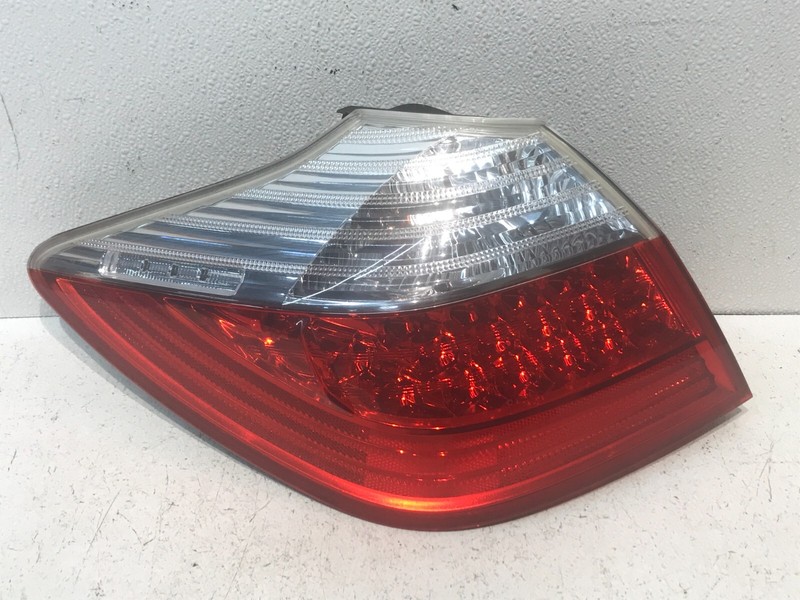 2009 2010 2011 Hyundai Genesis Left Driver Quarter Mounted Tail Light Lamp OEM