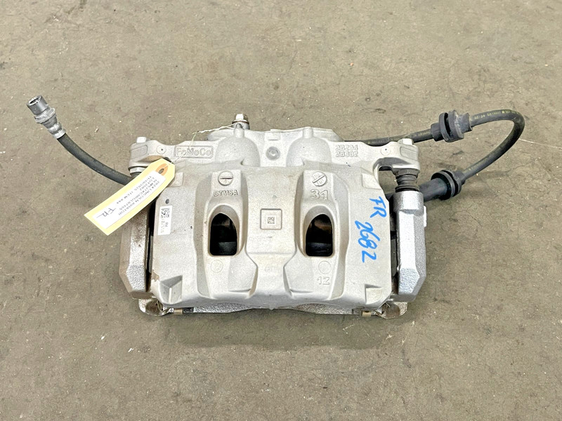 ⭐20-25 LINCOLN AVIATOR AWD FRONT RIGHT PASS BRAKE CALIPER BRACKET OEM LOT2682