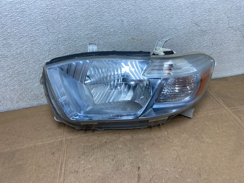 2008 - 2010 Toyota Highlander Hybrid Left Driver Blue Halogen Headlight Y5598 DG