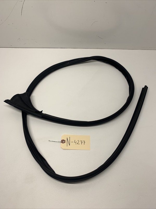 2020-2022 TESLA MODEL Y Front Left Door Seal Rubber 11516923-00-A 4277 S2