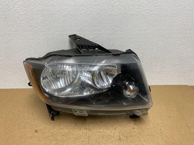 2011-2013 Jeep Grand Cherokee Right Passenger Halogen Headlight AC1040 DW