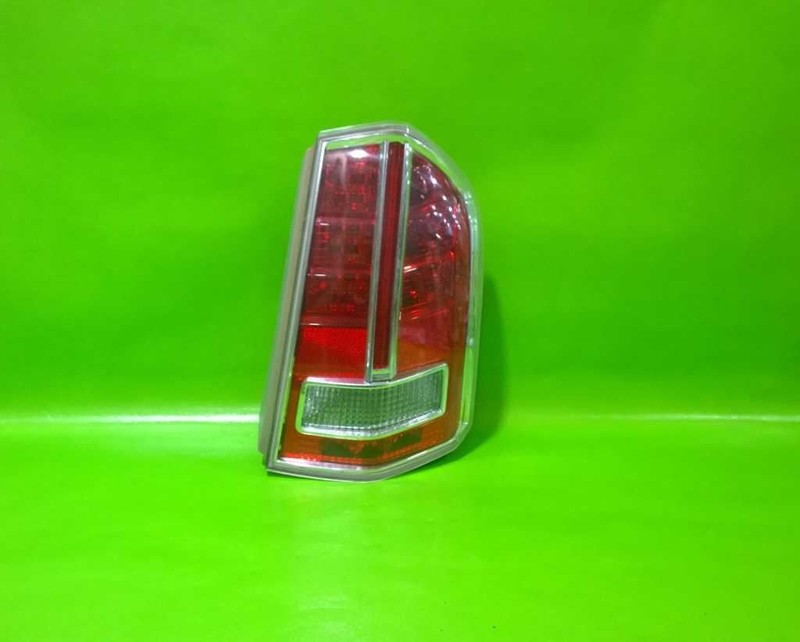 13 14 CHRYSLER 300 PASSENGER RIGHT TAILLIGHT LAMP OEM 3970-57