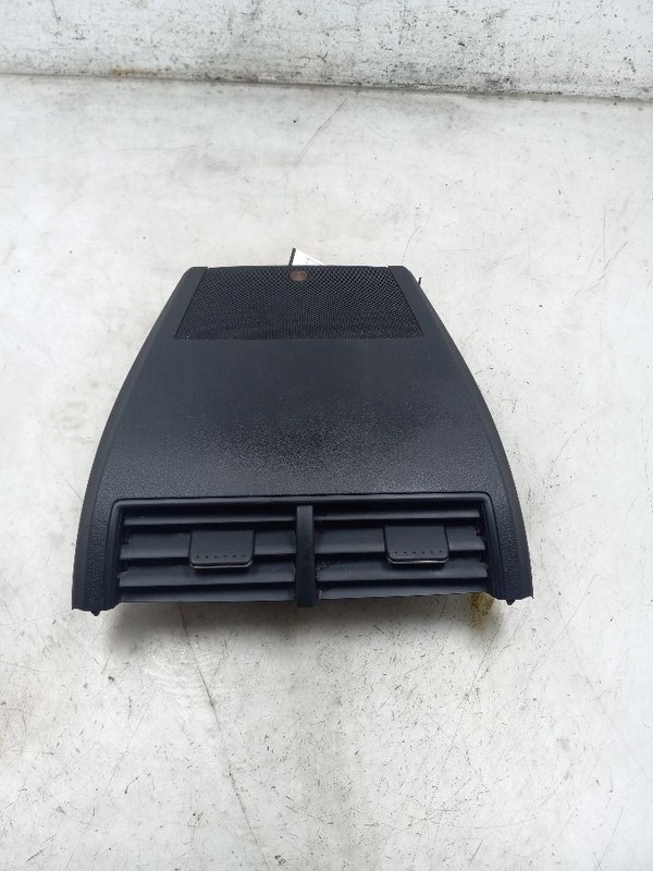 17 TOYOTA CAMRY CENTER DASH VENTS WITH SPEAKER COVER