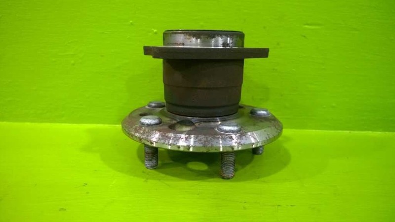 02 03 04 TOYOTA CAMRY REAR WHEEL HUB OEM 2798-24