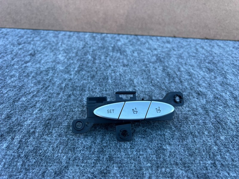 GENESIS GV70 2022-2026 OEM FRONT LEFT DRIVER DOOR SEAT MEMORY SWITCH ASSY