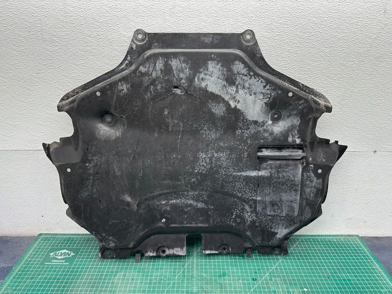 10-18 Mercedes E-class W212 FRONT CENTER UNDER ENGINE SPLASH SHIELD GUARD OEM