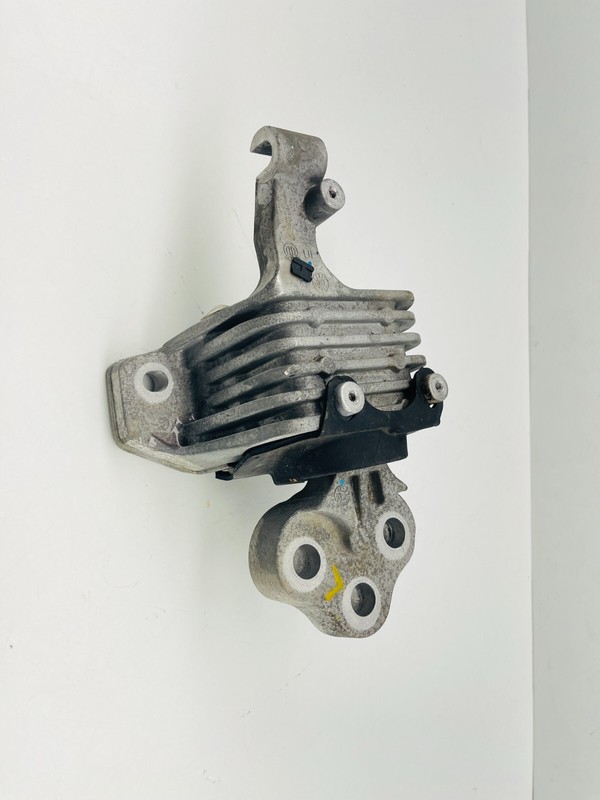 15-17 CHRYSLER 200 ENGINE MOUNT P68245568AA 68245568AA GN160413 24781176 OEM