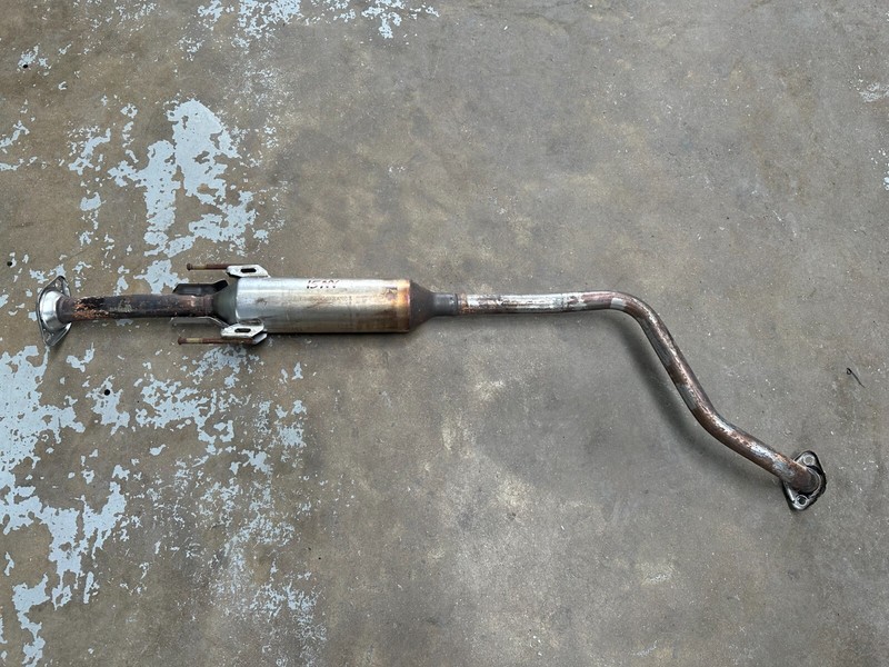 12-19 Nissan Versa CENTER EXHAUST MUFFLER OEM