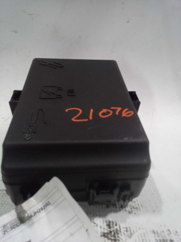 2018 Chrysler 300 Fuse Box OEM Black 68337747 35000 Miles Warranty Included