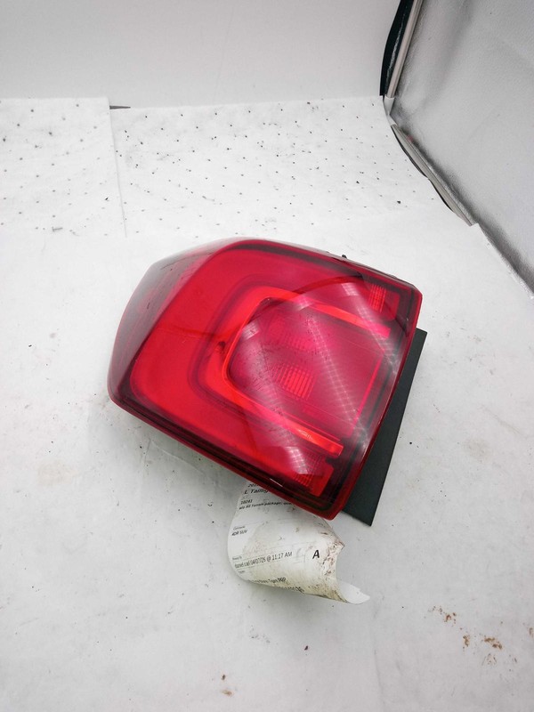2018 GMC Acadia Left Tail Light Assembly White 647029 Used 101K Miles